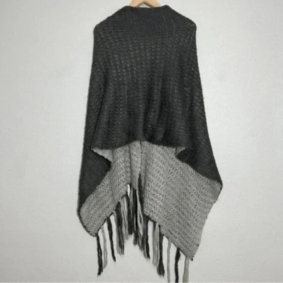 Button up two tone knitted blanket shawl / scarf - Picture 5 of 8